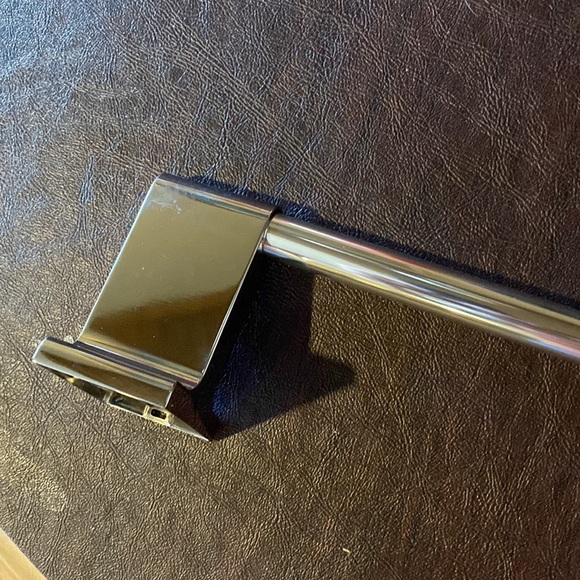 Modern 18” Towel Bar Chrome Finish Threshold NWT - Picture 4 of 4